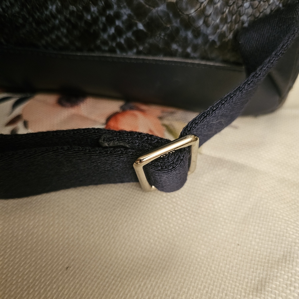 MCM Dark Snake Pattern Backpack - Picture 11 of 16